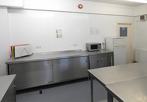 The kitchen is modern and well equipped Photo Gallery Image - The kitchen is modern and well equipped